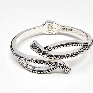 NAPIER SILVER TONE HINGE BRACELET COSTUME FASHION JEWELRY SCROLLWORK